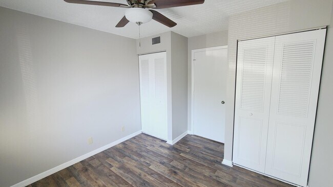 Building Photo - 1002 Green Pine Blvd