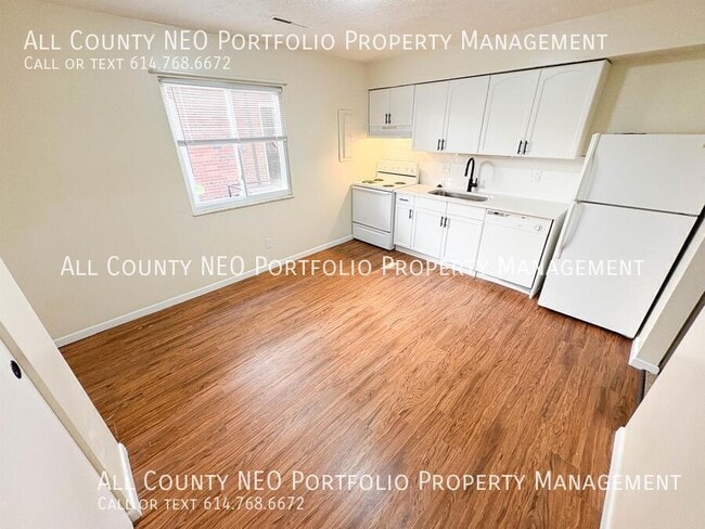 Building Photo - 233 Hamilton Ave