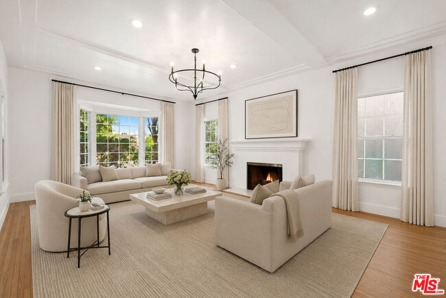 Building Photo - 211 S Formosa Ave