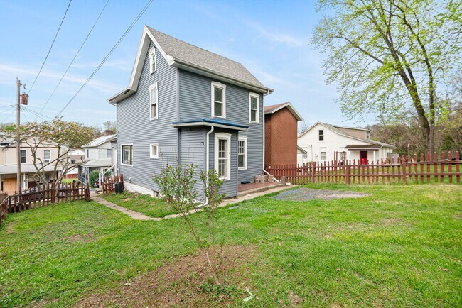 Building Photo - Unbeatable 4 Bedroom home in Greensburg available July 1!