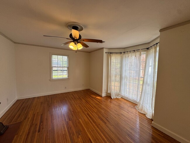 Building Photo - 2530 Girard St
