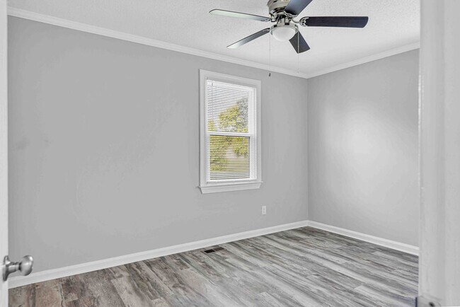 Building Photo - 322 Starling St