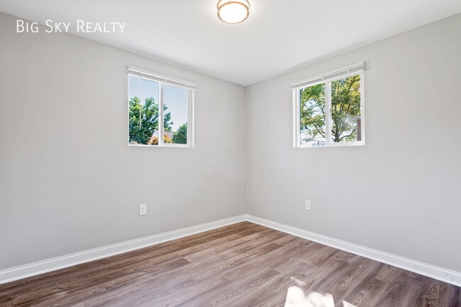 Building Photo - 127 Walnut St