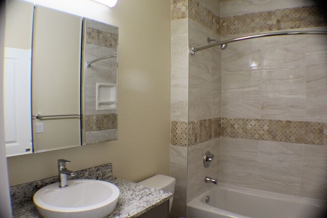 Building Photo - 200 E Malibu Dr