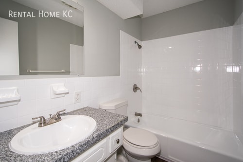 Building Photo - 1512 E Leona-