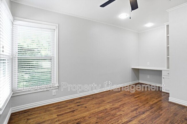 Building Photo - 3528 Rogers Ave