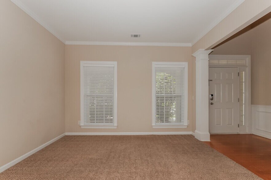 Building Photo - 2505 Mockingbird Ln