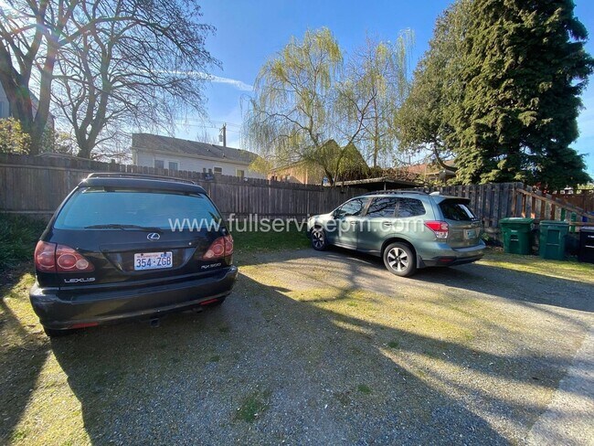 Building Photo - 8008 Roosevelt Way NE