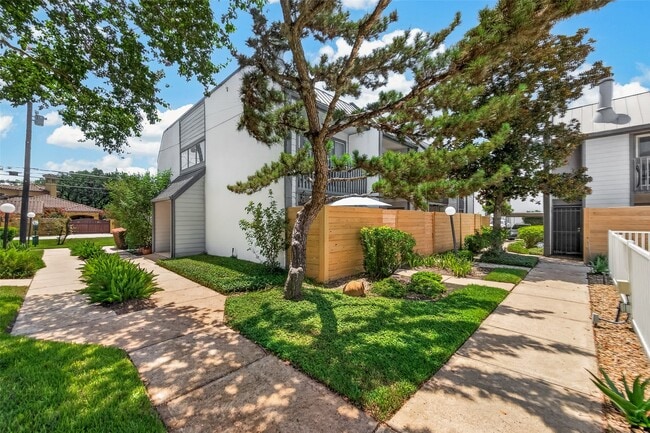 Building Photo - 5056 Glenmont Dr