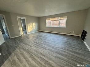 Building Photo - 467 Allen St