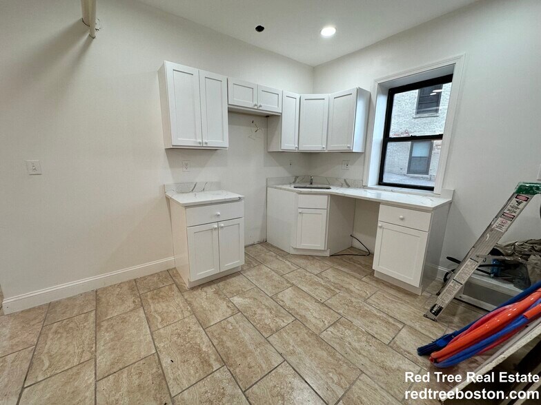 Building Photo - 27 Egremont Rd