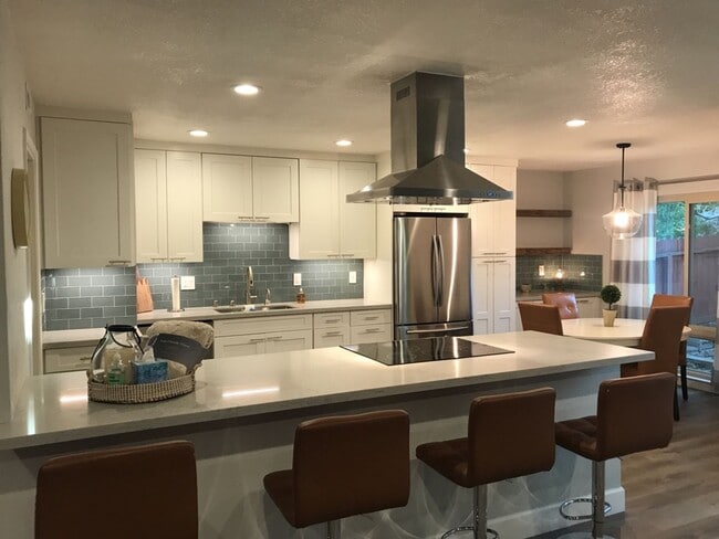 Primary Photo - Beautiful Home in West Davis