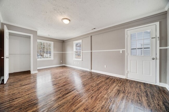 Building Photo - 312 W Schell St