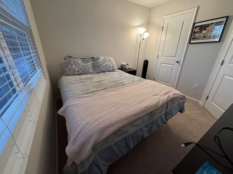 Building Photo - 6042 Cutwater Cir