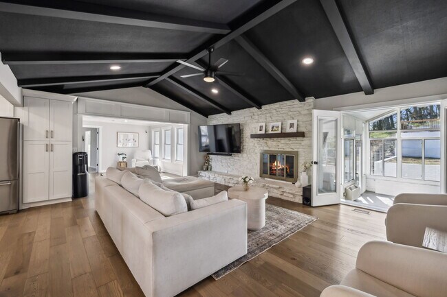Building Photo - 4604 Mountainview Dr