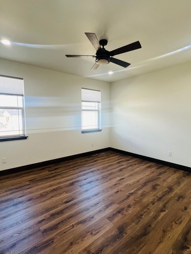 Building Photo - Newer Home - 3 Bedroom - 2 Bath - Corvallis