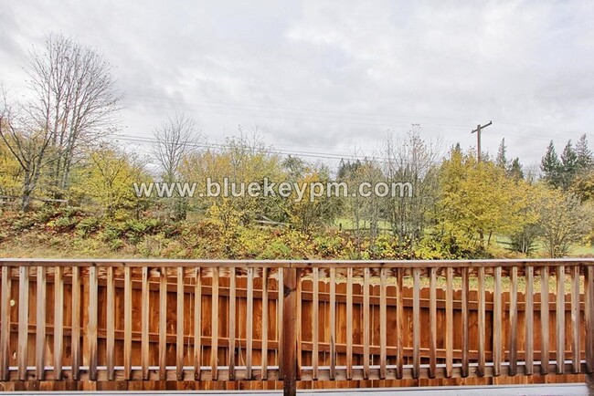 Building Photo - 3 Bed, 2.5 Bath Townhome in Ridgefield at ...