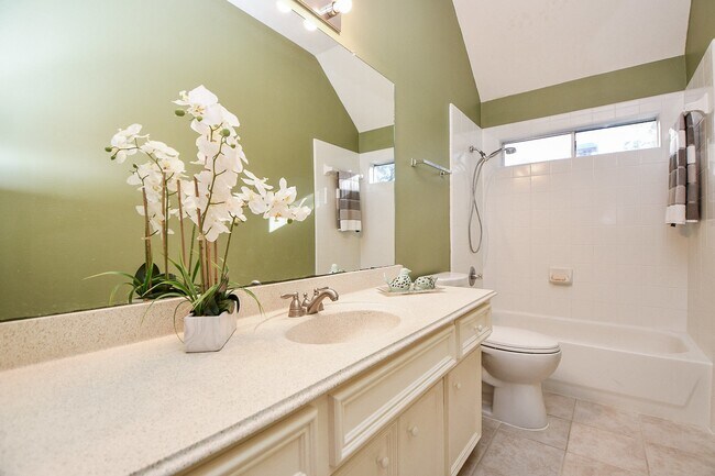 Building Photo - 4202 Creek Hollow Ln