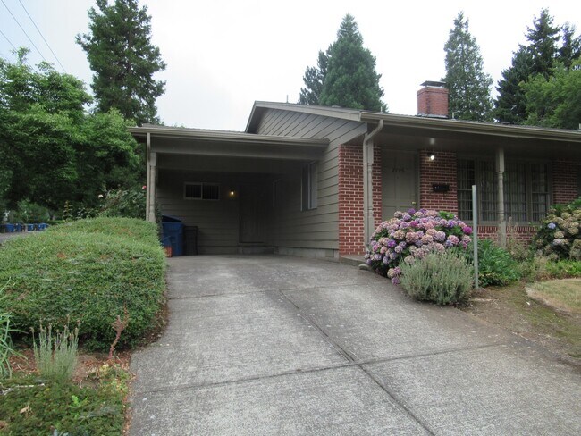 Primary Photo - Three Bedroom Duplex in South Salem