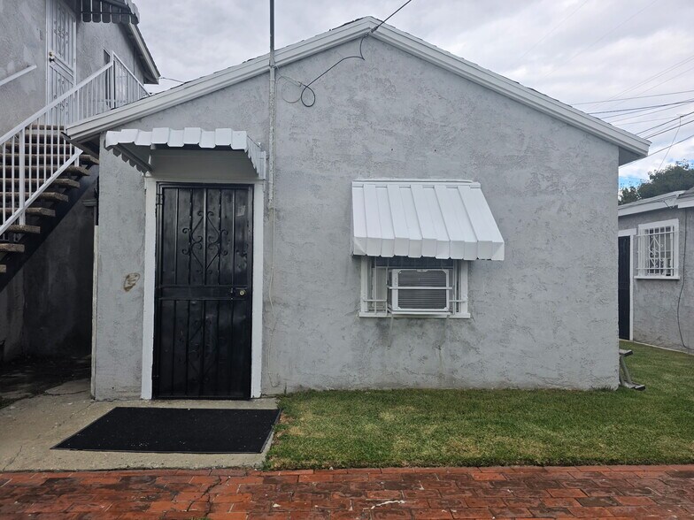 Primary Photo - 220 S Pannes Ave