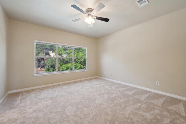 Building Photo - 9907 Spicewood Mesa