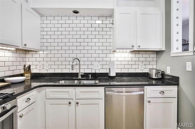 Building Photo - 2018 Senate St