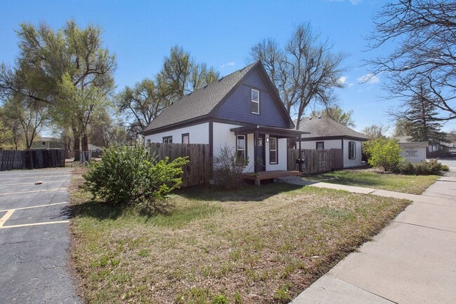 Building Photo - 3 Bedroom Bungalow in Fort Collins