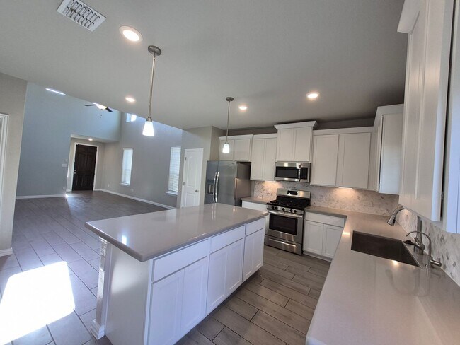 Building Photo - 2102 Gabby Cole Ln