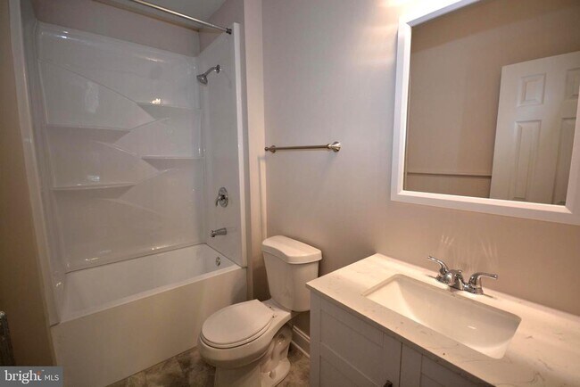 Building Photo - 105 E North Ave