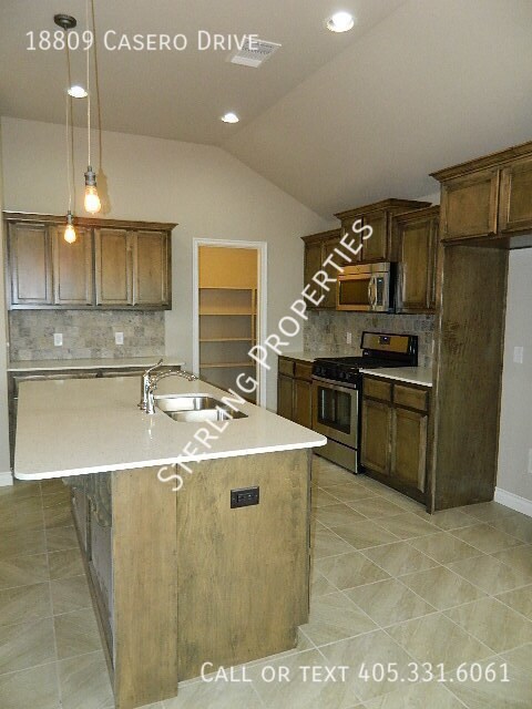Building Photo - 18809 Casero Dr