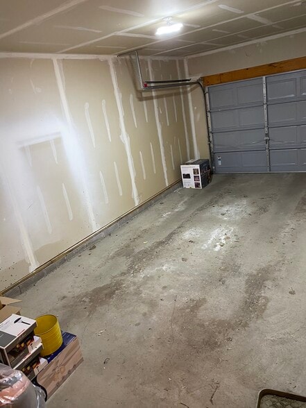 Building Photo - 235 Gladwell Ave