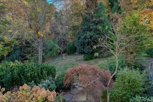 Building Photo - 222 Park Ave E