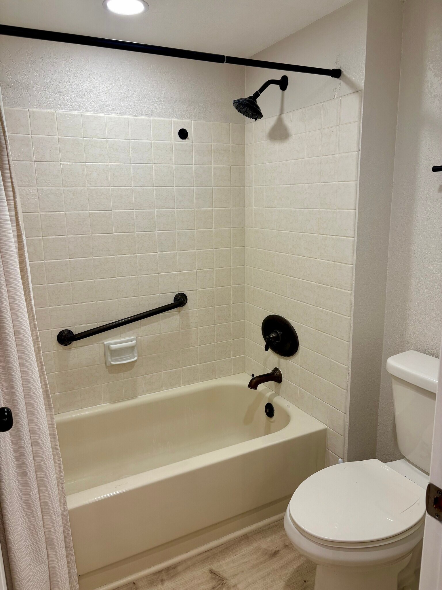 Building Photo - 12222 N Paradise Village Pky W