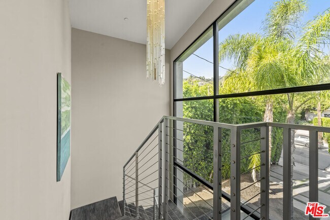 Building Photo - 1847 Coldwater Canyon Dr