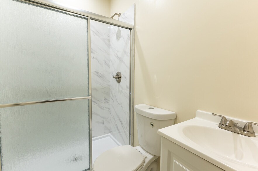 Bathroom - 7246 Hatillo Ave