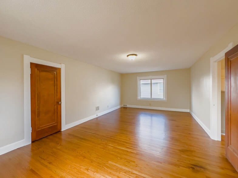 Building Photo - 464 Shasta Dr