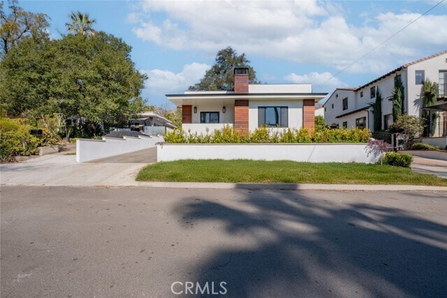 Primary Photo - 421 Mariposa Ave