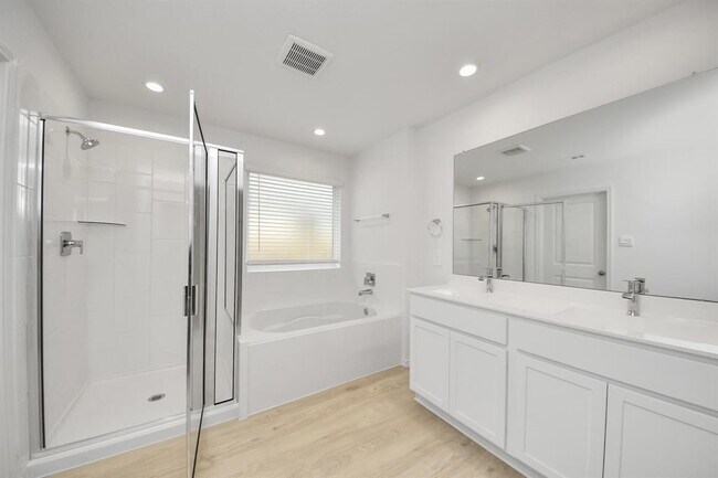 Building Photo - 5038 Balcolm Dr