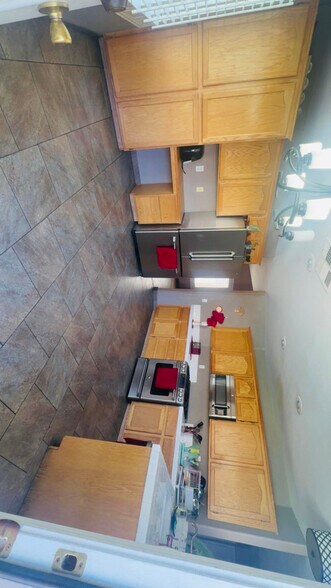 Building Photo - 10232 Desert Wind Dr