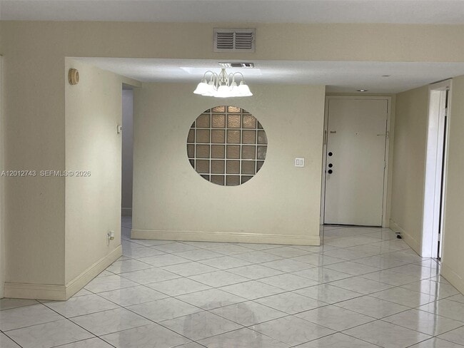 Building Photo - 491 Racquet Club Rd