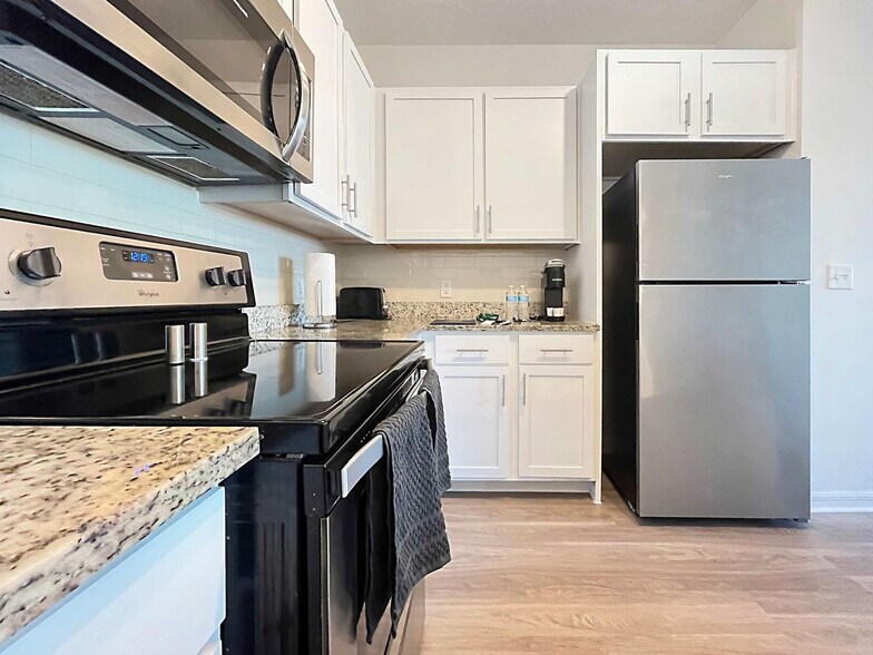 Building Photo - 1222 4th Ave E