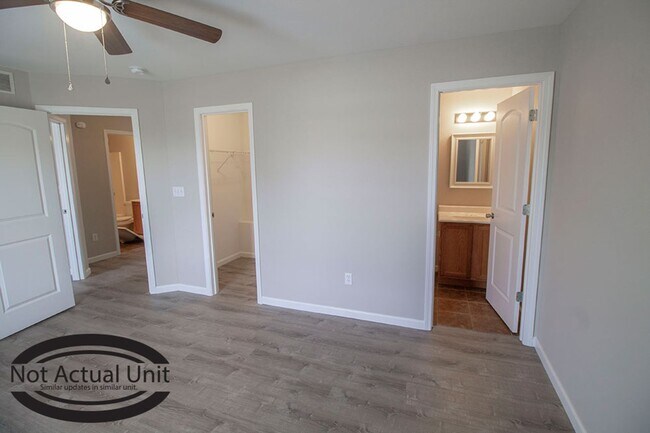 Building Photo - 1401-1403 Bodie Dr