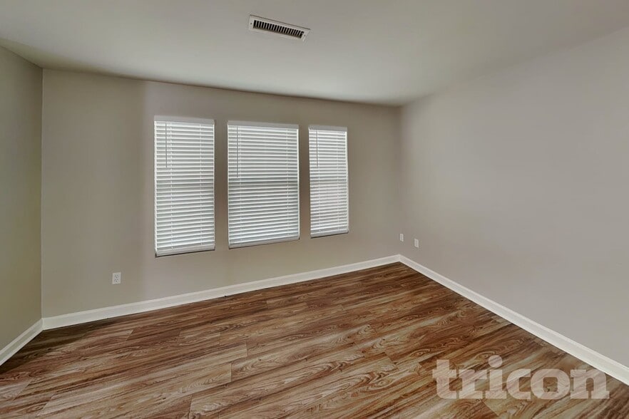 Building Photo - 758 Sinclair Dr