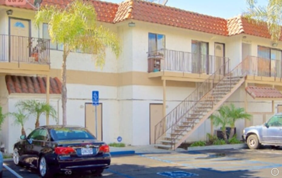 Building Photo - 560 Greenbrier Dr