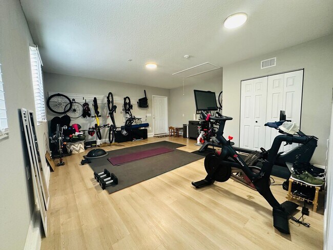 Building Photo - Spacious 6-Bedroom Rental in Spanish Point...