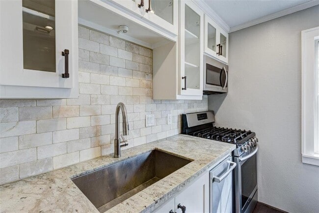Building Photo - 1313 Peden St