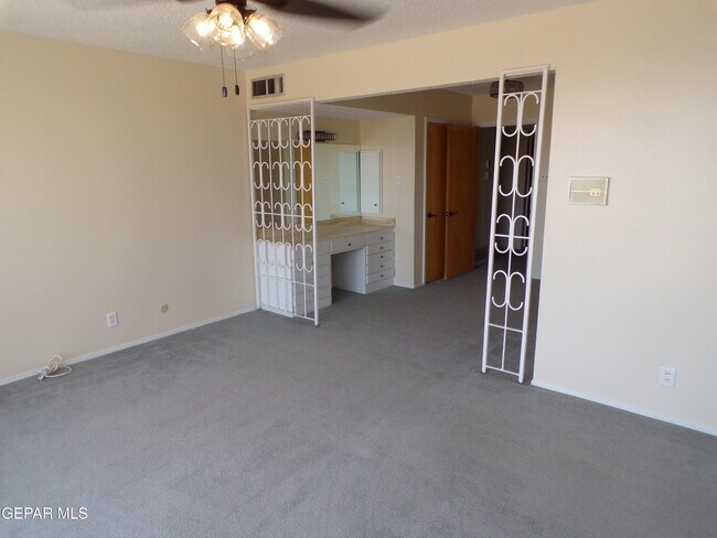 Building Photo - 4820 Louisiana St