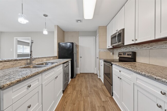 Building Photo - 11107 Cedarview Ln