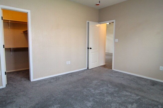 Building Photo - 2210 Hannah Leigh St