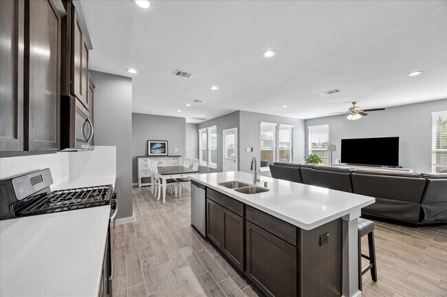 Building Photo - 33002 Carolyns Perfection Lp